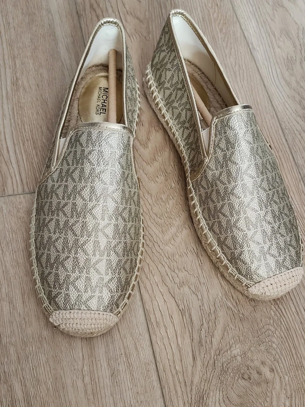 Michael Kors Hastings Metallic Canvas Signature Espadrille in Pale Gold Size 8